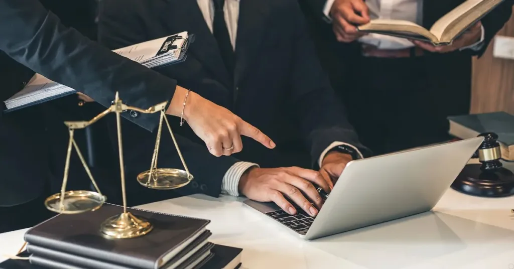 Advogados analisando herança e direitos sucessórios no Brasil