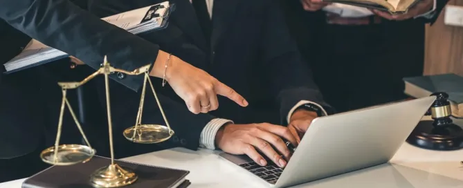 Advogados analisando herança e direitos sucessórios no Brasil