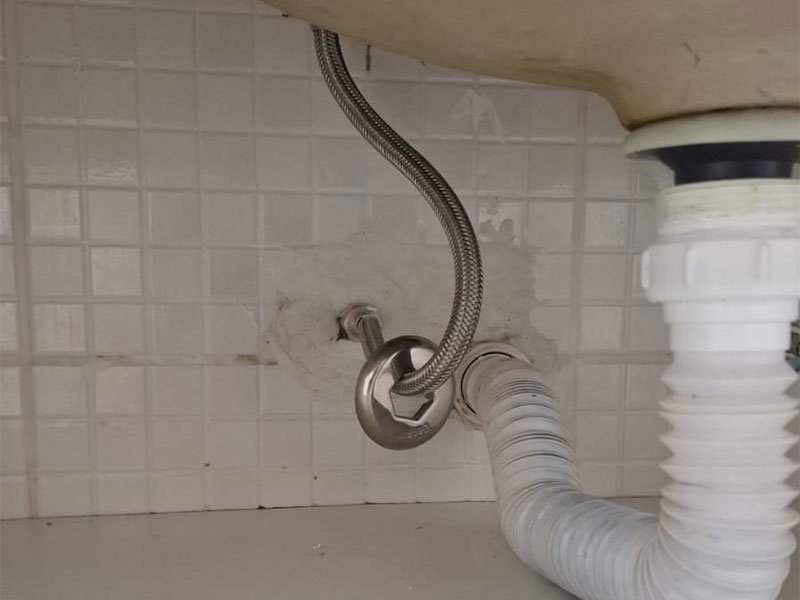 parede-de-banheiro-vazamento-vicio-oculto