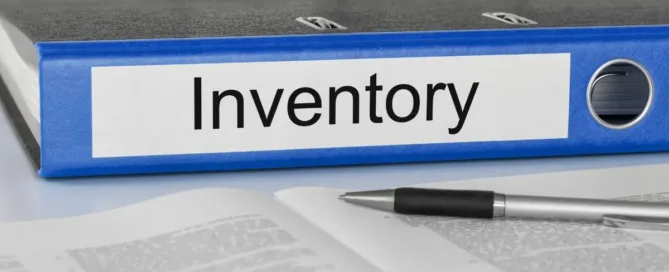 Pasta de inventário sobre mesa representando inventário sem bens e formalização de herança