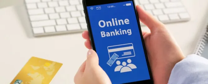 Pessoa acessando aplicativo bancário no celular para consultar conta bancária de pessoa falecida.