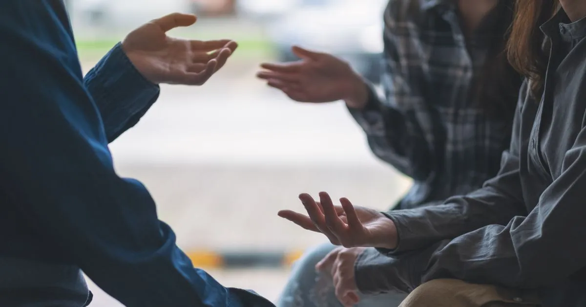 Familiares discutindo a devolução de um imóvel emprestado